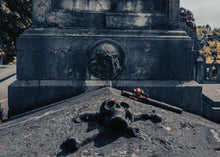 Lade das Bild in den Galerie-Viewer, Die Friedhofstour - Eine Fotografische Reise über Friedhöfe