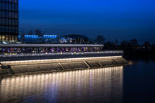 Lade das Bild in den Galerie-Viewer, Available Light, blaue Stunde im Medienhafen Düsseldorf