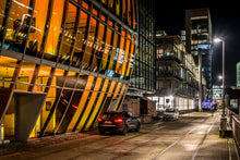 Lade das Bild in den Galerie-Viewer, Available Light, blaue Stunde im Medienhafen Düsseldorf