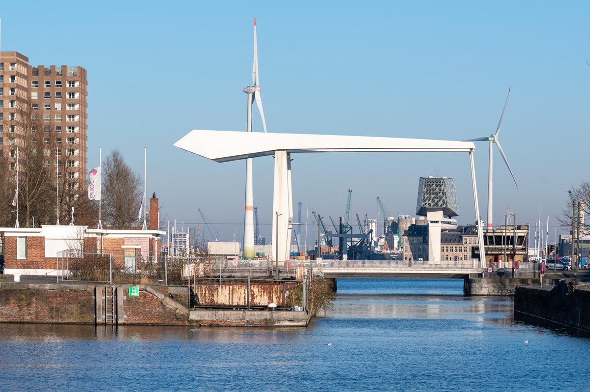 Eine Zug-Brücke in Antwerpen