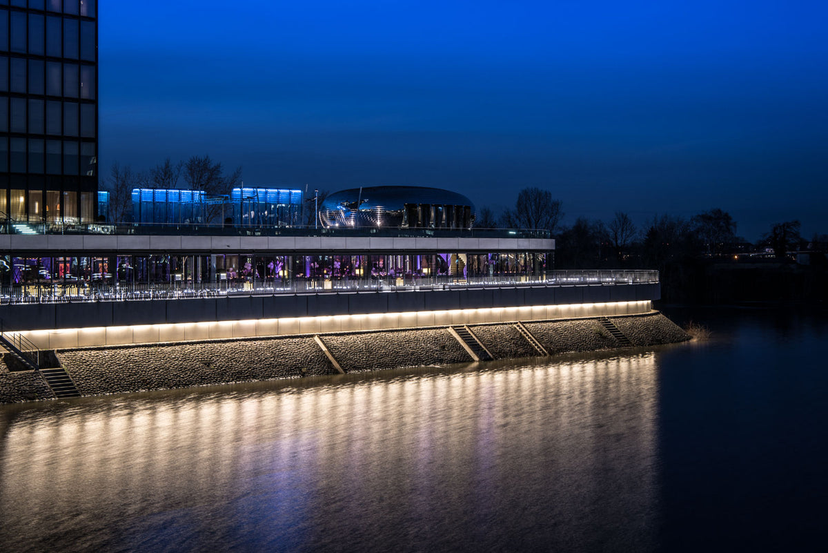 Available Light, blaue Stunde im Medienhafen Düsseldorf